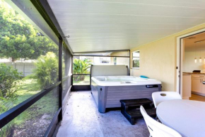 5 Mi to Beaches Hot Tub Haven in Lake Worth